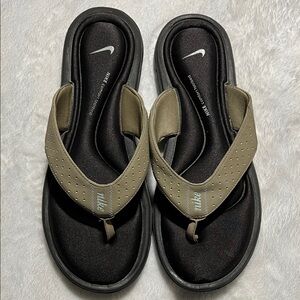 Nike Women’s Black and Brown Flip-Flops